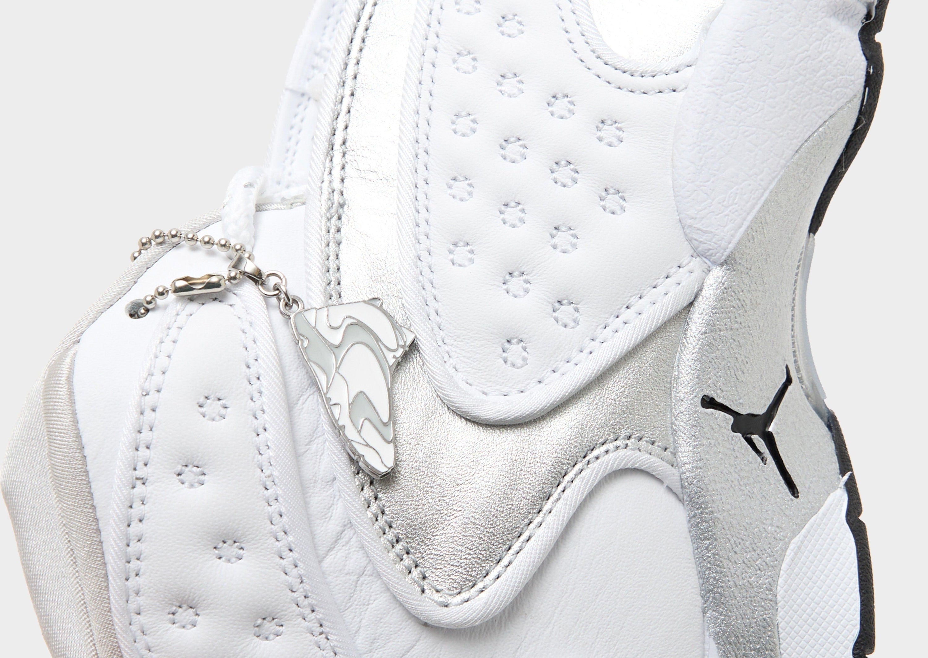 Purchase (W) Jordan OG「白色金属银」 sneaker? Wait product title only name no sneaker gender. Output. CW0907-102