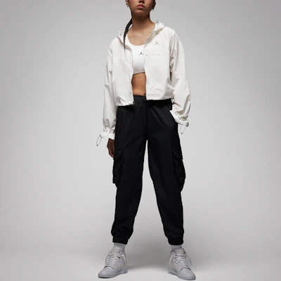 (W) 乔丹幽灵灰色拉链徽标轻便快干夹克 DX0457-030 Shop (W) 乔丹幽灵灰色拉链徽标轻便快干夹克 DX0457-030