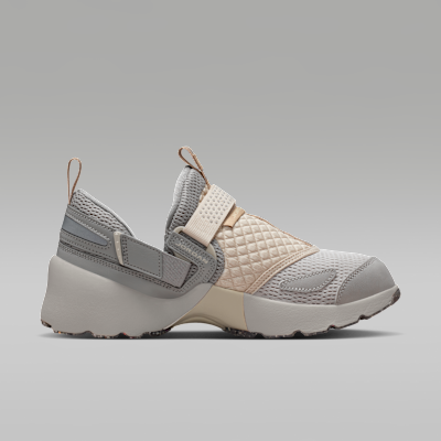 Lookbook (Women) Jordan Trunner LX Light Iron Ore/Enigma Stone/Hemp/Oatmeal IQ2719-002