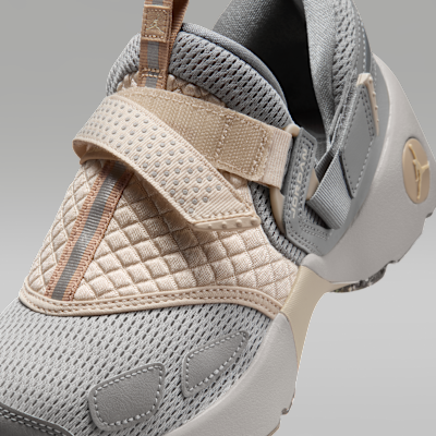 Sizing (Women) Jordan Trunner LX Light Iron Ore/Enigma Stone/Hemp/Oatmeal IQ2719-002