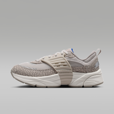 (Women) Jordan Trunner O/S Gamma Gray/Enigma Stone/Sail/Old Royal IR1839-001