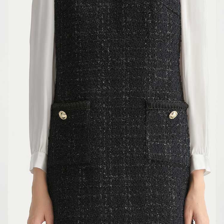 Sizing (W) Karl Lagerfeld Gaun Hitam Kasual Lengan Panjang dengan Kerah Kontras. E36W1310