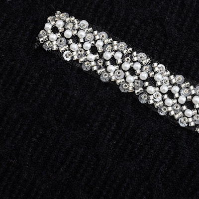 (Women) KARL LAGERFELD Black Colorblock Short Knit Cardigan Luxury Streetwear. 241E2064 Purchase (Women) KARL LAGERFELD Black Colorblock Short Knit Cardigan Luxury Streetwear. 241E2064