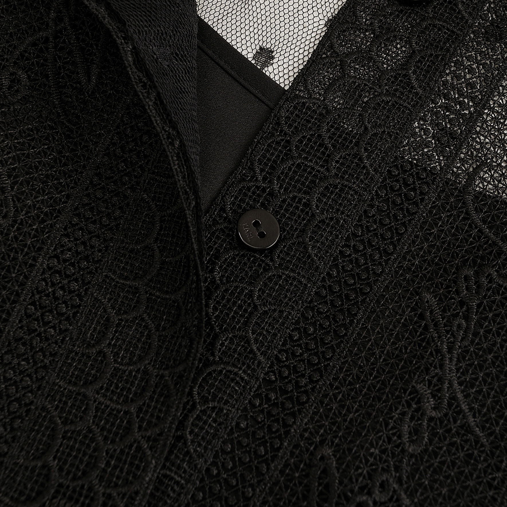 Cheap (W) KARL LAGERFELD Gaun Pendek Hitam Lengan Pendek dengan Renda dan Kancing 241L1371