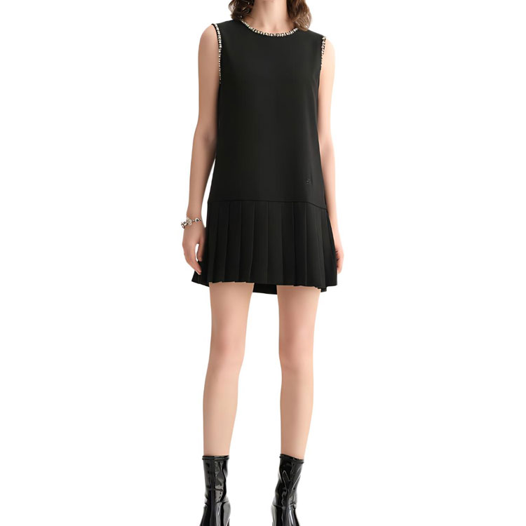 Lookbook (W) KARL LAGERFELD Gaun Hitam Tanpa Lengan Lipit dengan Detail Manik-Manik 231L1398