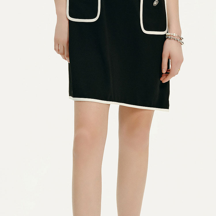 Sizing (Women) KARL LAGERFELD  Black Short Sleeve Casual Dress with Contrast Trim. E42W13B2