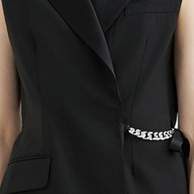 (Women) KARL LAGERFELD Black Solid Chain Detail Sleeveless Vest 221L1341 Sizing (Women) KARL LAGERFELD Black Solid Chain Detail Sleeveless Vest 221L1341