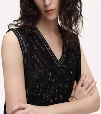 (W) KARL LAGERFELD Gaun Midi Tanpa Lengan V-Neck Tweed Hitam 241L1314 Sizing (W) KARL LAGERFELD Gaun Midi Tanpa Lengan V-Neck Tweed Hitam 241L1314