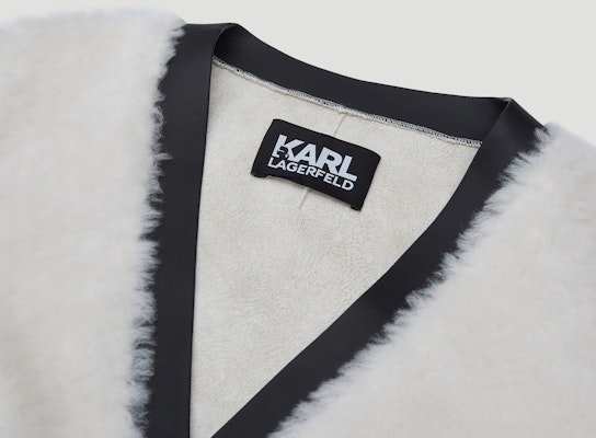 (W) 卡尔拉格斐双排扣中长款大衣带条纹装饰。 227L1904 Details for (W) 卡尔拉格斐双排扣中长款大衣带条纹装饰。 227L1904