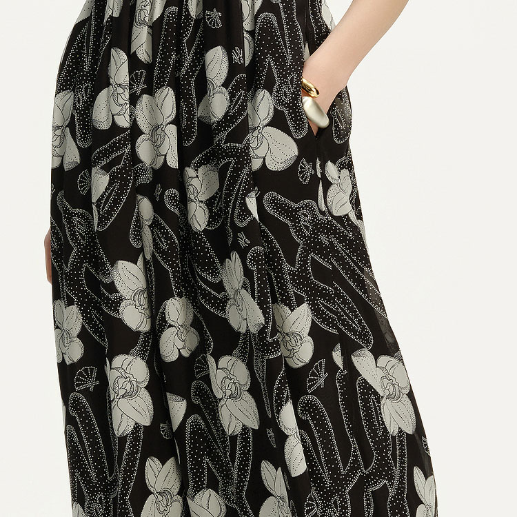 Details for (W) KARL LAGERFELD Gaun Hitam Tanpa Lengan Motif Bunga U-Neck 241L1388