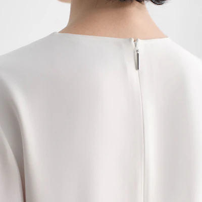 (W) KARL LAGERFELD Gaun Midi Putih Leher V Lengan Pendek Lima. 231L1305 Lookbook (W) KARL LAGERFELD Gaun Midi Putih Leher V Lengan Pendek Lima. 231L1305