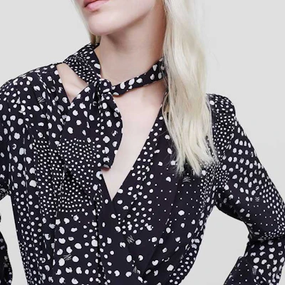 (W) KARL LAGERFELD Gaun Hitam Wanita Lengan Panjang V-Neck Cetakan Penuh Midi 220W1301 Details for (W) KARL LAGERFELD Gaun Hitam Wanita Lengan Panjang V-Neck Cetakan Penuh Midi 220W1301