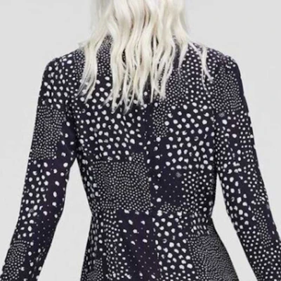 (W) KARL LAGERFELD Gaun Hitam Wanita Lengan Panjang V-Neck Cetakan Penuh Midi 220W1301 Sizing (W) KARL LAGERFELD Gaun Hitam Wanita Lengan Panjang V-Neck Cetakan Penuh Midi 220W1301