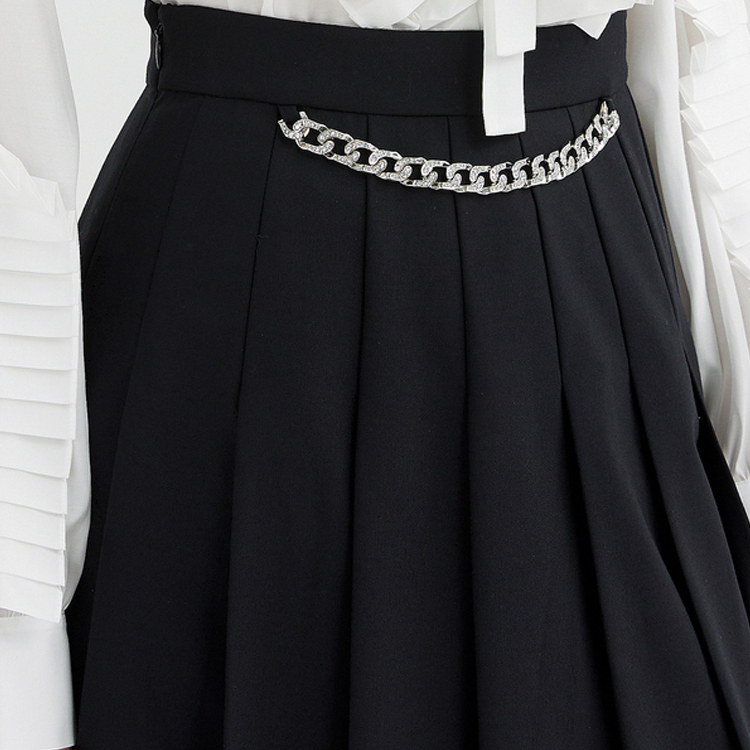 Sizing (Women) KARL LAGERFELD Chain Pleated Casual Skirt Women’s Black 221L1208