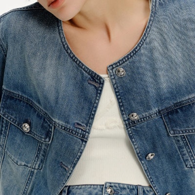 (Women) KARL LAGERFELD SS24 Washed Denim Short-Sleeve Jacket Blue E41W1516 Sizing (Women) KARL LAGERFELD SS24 Washed Denim Short-Sleeve Jacket Blue E41W1516