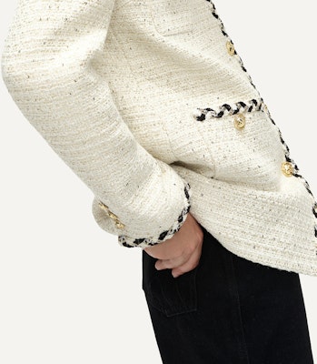 (Women) KARL LAGERFELD SS24 Contrast Lace V-Neck Long Sleeve Jacket Beige Women E41W1502 Sizing (Women) KARL LAGERFELD SS24 Contrast Lace V-Neck Long Sleeve Jacket Beige Women E41W1502