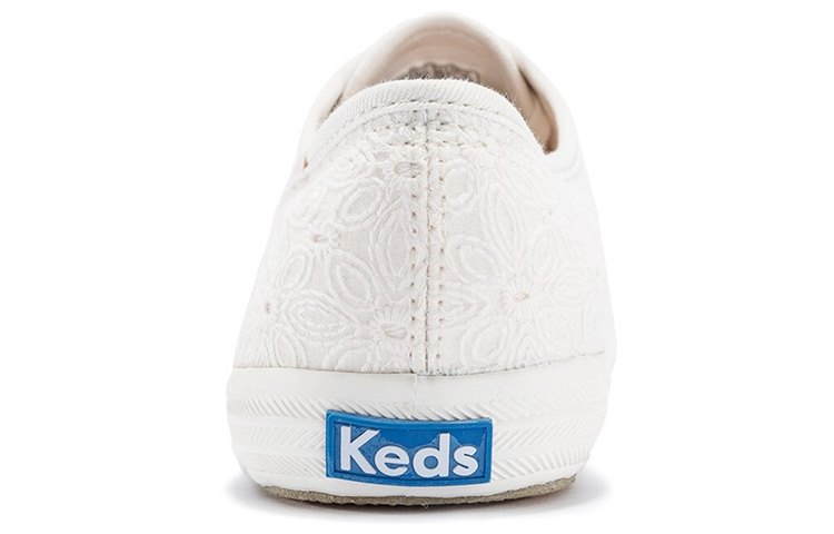 Shop Keds Champion 眼孔 低筒帆布鞋 女款 白