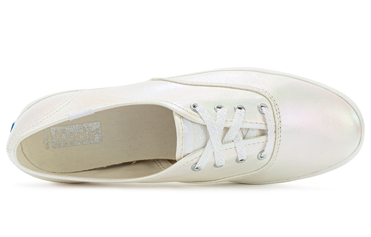 Shop (W) Keds Champion 白色珍珠低帮帆布鞋 WF65886