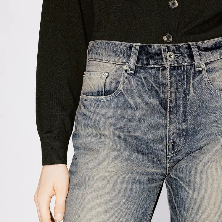 Sizing (Women) KENZO  Straight-Leg Embroidered Denim Jeans in Blue. FE52DP2296I7-DY