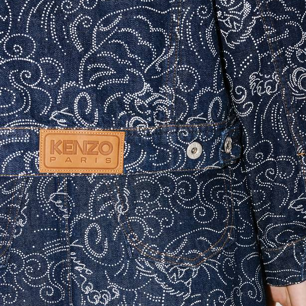 Sizing (W) KENZO FW24 藍色丹寧外套，徽標補丁單排扣設計。 FE62DV2486R1-DM