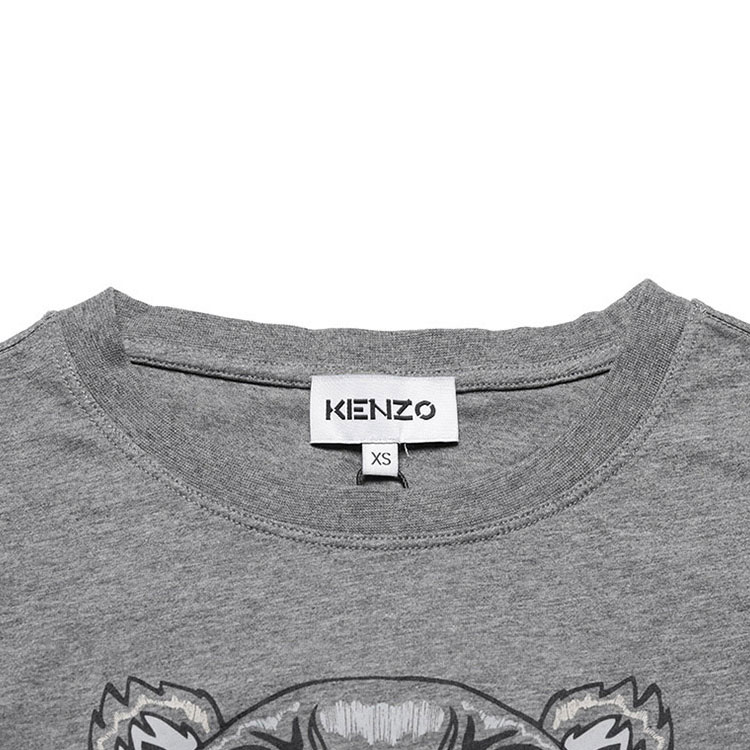 Sizing (W) KENZO Kaos Abu-Abu Katun dengan Desain Logo Harimau. FB62TS8464YB-95