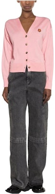(W) KENZO SS23 Cárdigan Rosa de Punto con Escote en V y Diseño Bordado. FD52CA3833LB-30 Lookbook (W) KENZO SS23 Cárdigan Rosa de Punto con Escote en V y Diseño Bordado. FD52CA3833LB-30