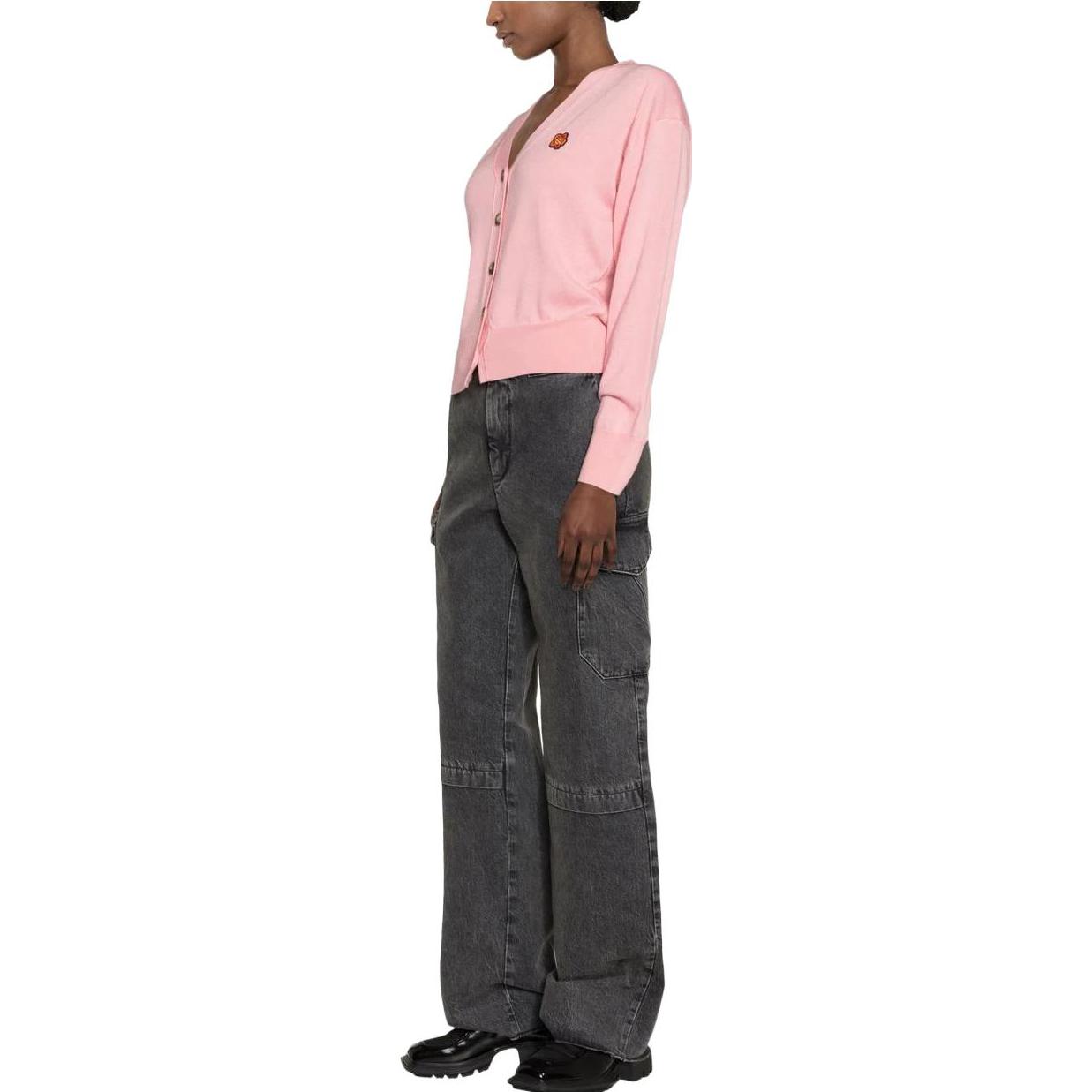 Purchase (W) KENZO SS23 Cárdigan Rosa de Punto con Escote en V y Diseño Bordado. FD52CA3833LB-30