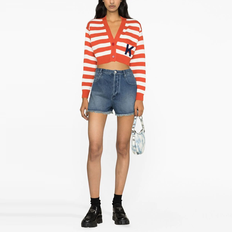 Lookbook (W) KENZO SS23 스트라이프 레터 V넥 니트 탑 오렌지. FD52CA3563CG-21