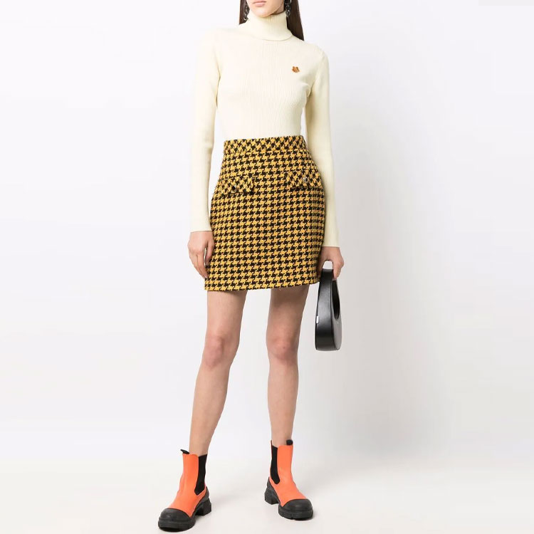 Lookbook (W) 겐조 옐로우 터틀넥 울 스웨터 스몰 로고 패치. FB62PU6433TA-04