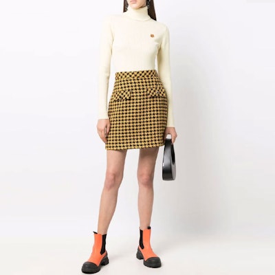 (W) 겐조 옐로우 터틀넥 울 스웨터 스몰 로고 패치. FB62PU6433TA-04 Lookbook (W) 겐조 옐로우 터틀넥 울 스웨터 스몰 로고 패치. FB62PU6433TA-04