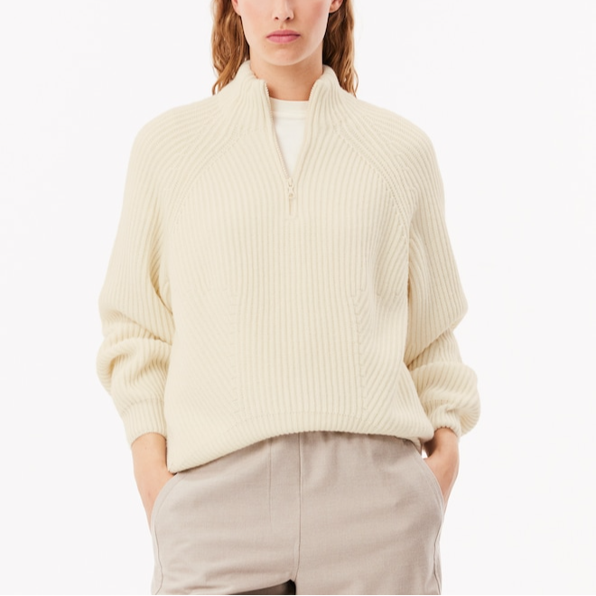 Shop (W) ラコステ ホワイト ハイネック ラグランスリーブ セーター. AF2528-70V