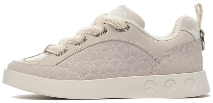 women-li-ning-1990-pearl-white-alfs-178-2