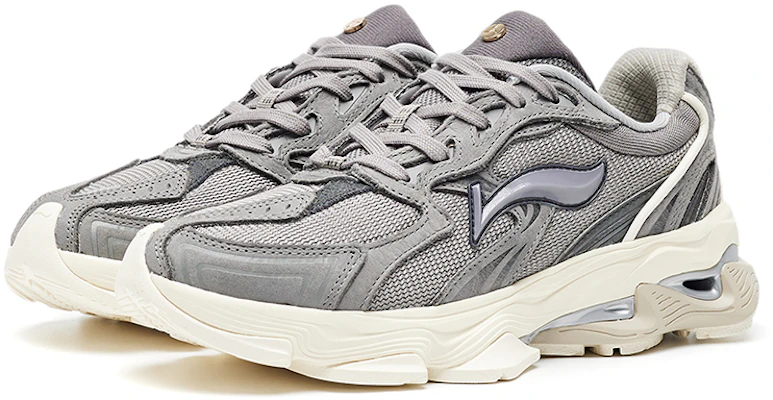 (W) Li-Ning 1990 Low ''Haze Grey Retro'' Sneakers Grijs Retro. ALFR144-2 Lookbook (W) Li-Ning 1990 Low ''Haze Grey Retro'' Sneakers Grijs Retro. ALFR144-2