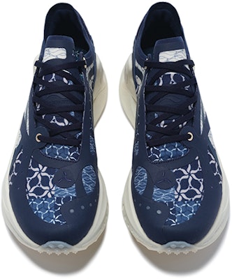 LI-NING 1990 絕影RMX 輕量高回彈 防滑耐磨 低筒 運動休閒鞋 女款 新鳶尾藍 Lookbook LI-NING 1990 絕影RMX 輕量高回彈 防滑耐磨 低筒 運動休閒鞋 女款 新鳶尾藍