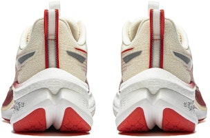 LiNing李寧 赤兔7 Pro 高反彈 輕量減震 龍年限定 防滑耐磨 低筒 專業競速跑步鞋 女款 米白色 Details for LiNing李寧 赤兔7 Pro 高反彈 輕量減震 龍年限定 防滑耐磨 低筒 專業競速跑步鞋 女款 米白色