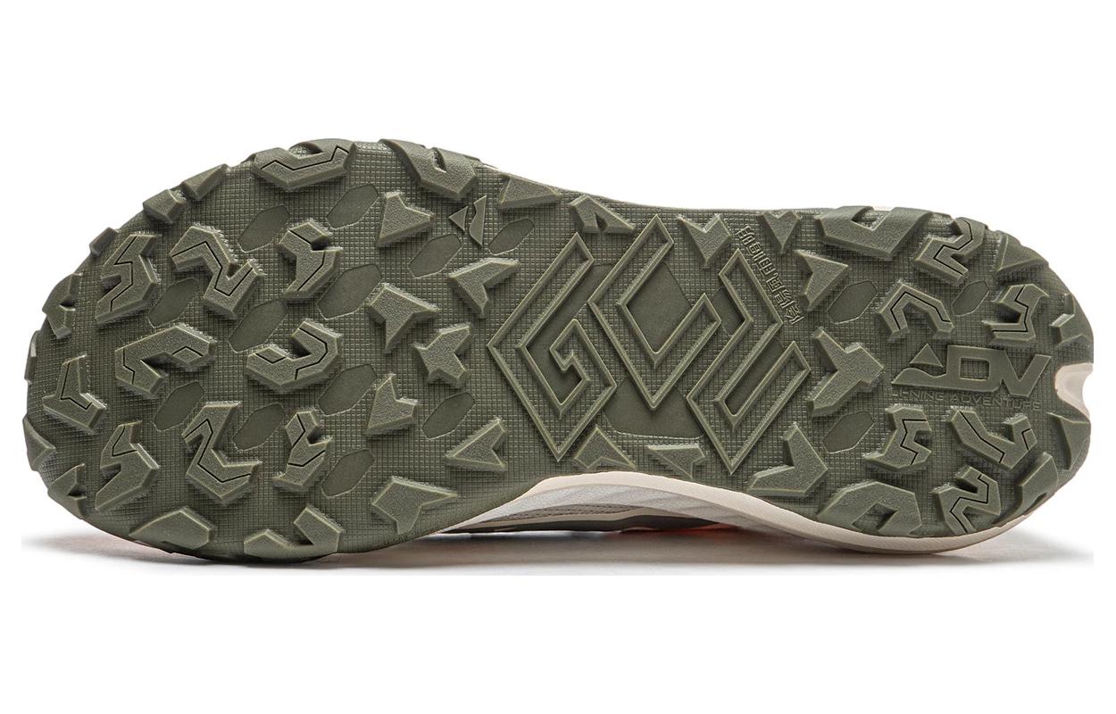 Lookbook LiNing李寧 的盧 舒適運動 耐磨回彈 低幫 跑步鞋 女款 米白