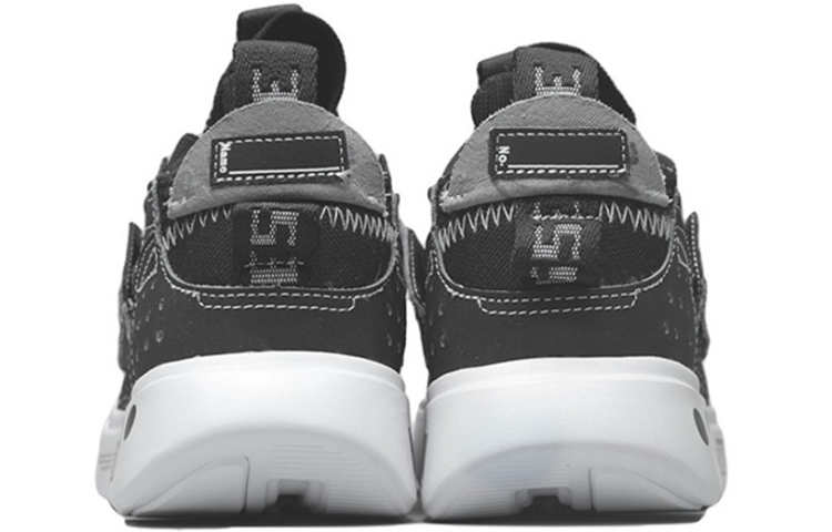 Lookbook (W) 李宁 Essence 2 Ace '黑色' 运动鞋 AGBN062-13