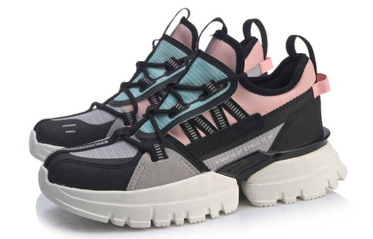 Lookbook 李宁 LN U.T 潮流戶外機能休閒鞋 女款 黑粉