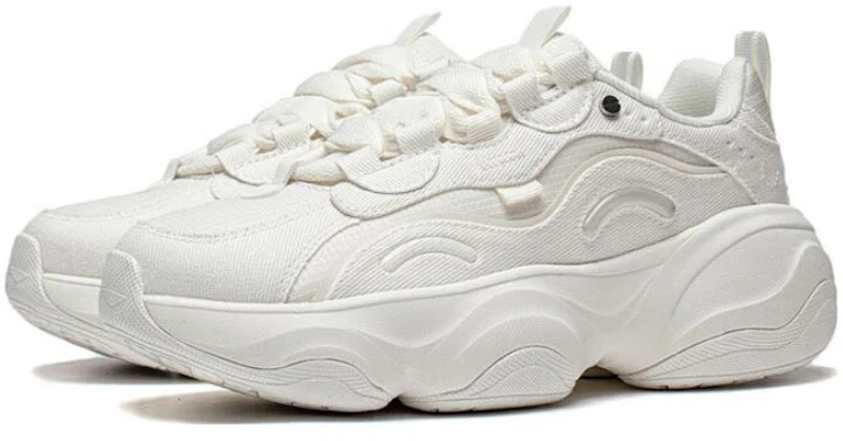 LiNing李寧 甜蜜 防滑耐磨 低筒 爸爸鞋 女款 乳白 Lookbook LiNing李寧 甜蜜 防滑耐磨 低筒 爸爸鞋 女款 乳白