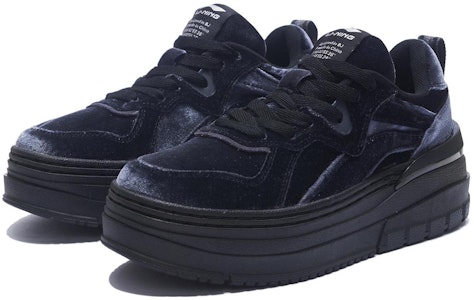 LiNing李寧 惟吾 平台 輕量高反彈經典休閒板鞋 女款 灰黑 絲絨 Lookbook LiNing李寧 惟吾 平台 輕量高反彈經典休閒板鞋 女款 灰黑 絲絨