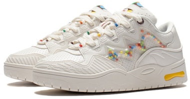 LiNing李寧 CF Theone 耐磨透氣 低筒 運動休閒鞋 女款 雲霧白 Lookbook LiNing李寧 CF Theone 耐磨透氣 低筒 運動休閒鞋 女款 雲霧白