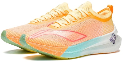 李宁 飛電2.0 Elite 一體織高回彈競速 跑步鞋 女款 螢光乳黃 Lookbook 李宁 飛電2.0 Elite 一體織高回彈競速 跑步鞋 女款 螢光乳黃