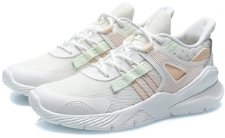 李宁 防滑耐磨 低帮 跑步鞋 女款 白杏綠 Lookbook 李宁 防滑耐磨 低帮 跑步鞋 女款 白杏綠