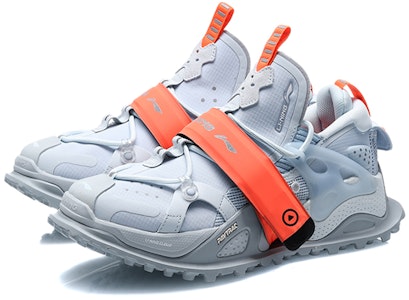 李寧巴黎時裝週盤古Halo減震跑鞋 女款 幻境藍 Lookbook 李寧巴黎時裝週盤古Halo減震跑鞋 女款 幻境藍