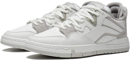 李宁 惟吾 Pro 防滑耐磨 低帮 板鞋 女款 云雾白/银鱼灰 Lookbook 李宁 惟吾 Pro 防滑耐磨 低帮 板鞋 女款 云雾白/银鱼灰