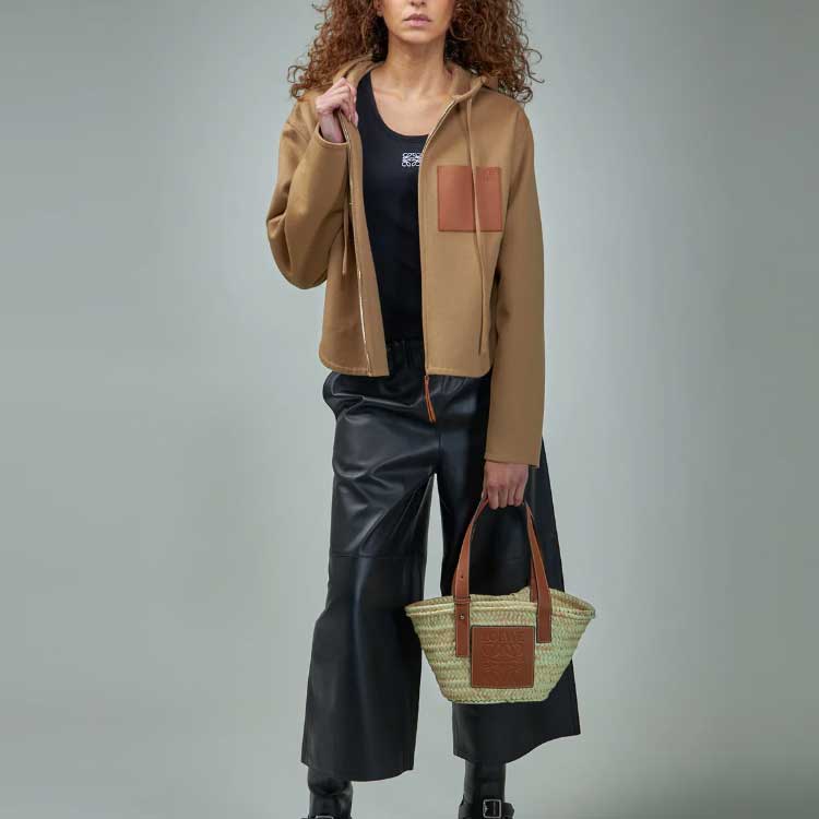 Details for (W) Camiseta sin mangas ajustada negra LOEWE con bordado de logo. S359Y23X84-110