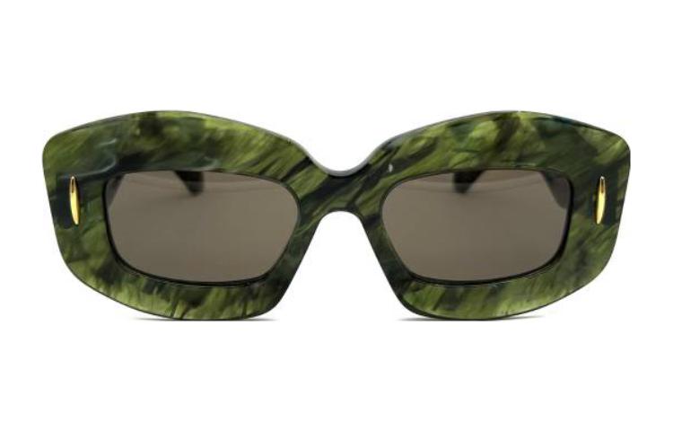 Lookbook (W) LOEWE 不规则绿醋酸太阳镜附标志镜腿。 LW40114I96E