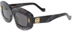 Order (W) Gafas de sol rectangulares grises LOEWE con montura estampada. LW40114I