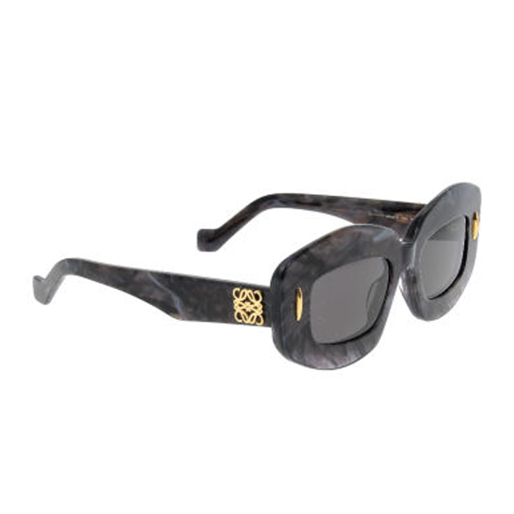 Shop (W) Gafas de sol rectangulares grises LOEWE con montura estampada. LW40114I