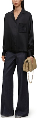 (W) LOEWE 絲綢緞面長袖扣襟睡衣襯衫 黑色 S359Y05X96-1100 Lookbook (W) LOEWE 絲綢緞面長袖扣襟睡衣襯衫 黑色 S359Y05X96-1100